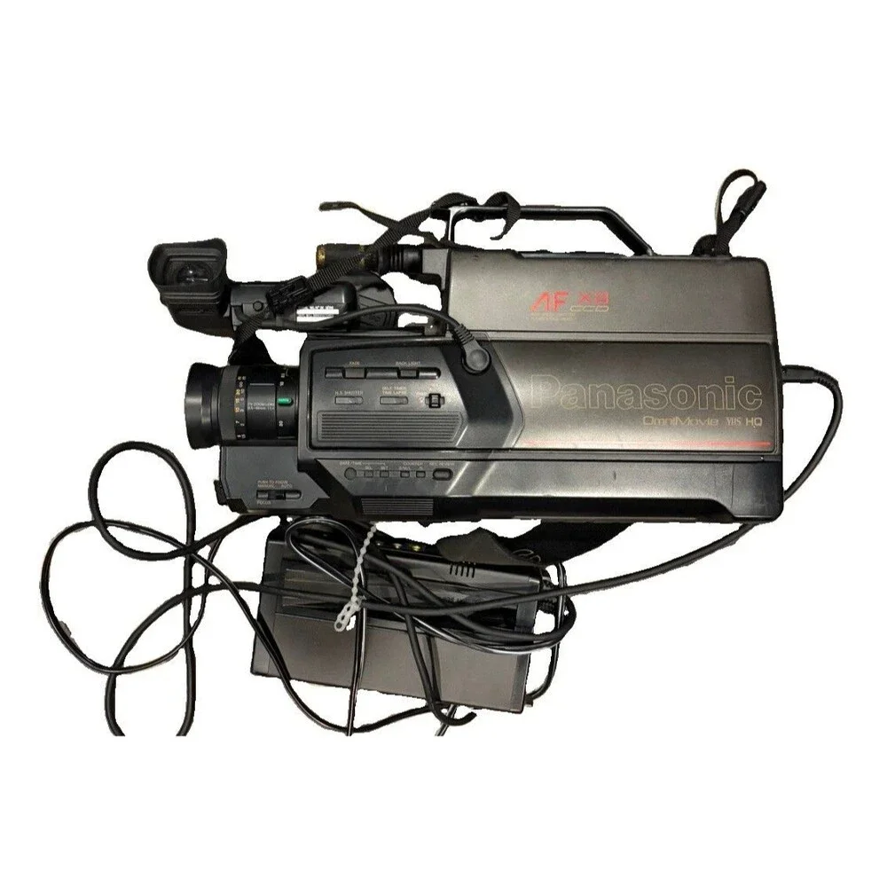 Panasonic AF X8 Omnimovie VHS HQ Camcorder Camera PV-420D FOR PARTS/NOT WORKING